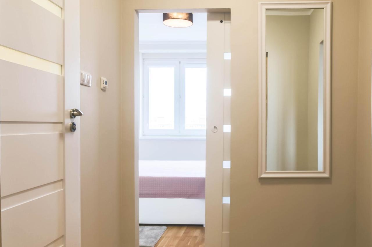 Dziesiate Pietro Apartment Познан Екстериор снимка